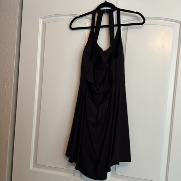 Twist back Halara tennis dress with built in shorts and pockets - Picture 5 of 7